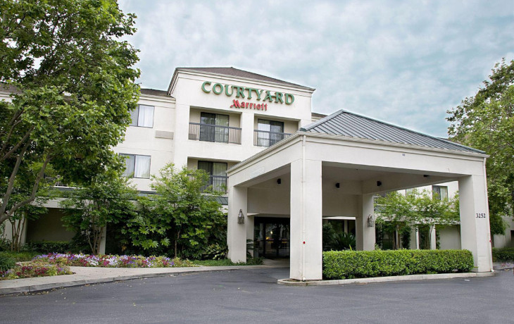 Отель Courtyard by Marriott Stockton